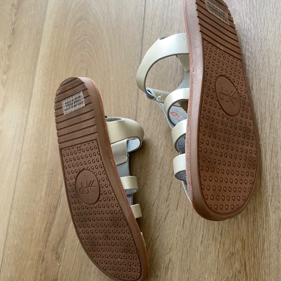 Freshly Picked Gold Sandals Size 13 - Picture 2 of 2